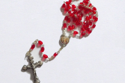 Růženec skleněný s medailkou sv. Zdislavy